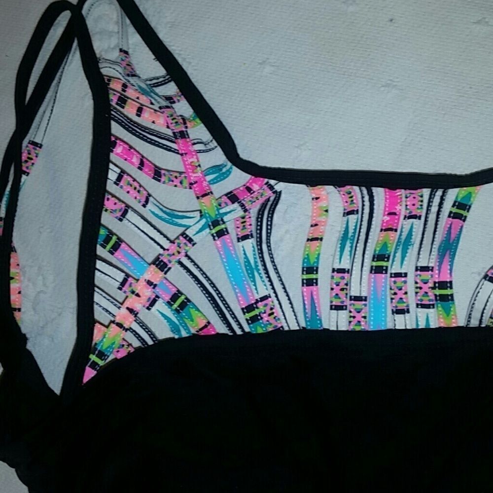 HOBIE Tribal Cut Out Bikini Top Swim Top Bathingsuit Top Swimsuit top New - Picture 6 of 7